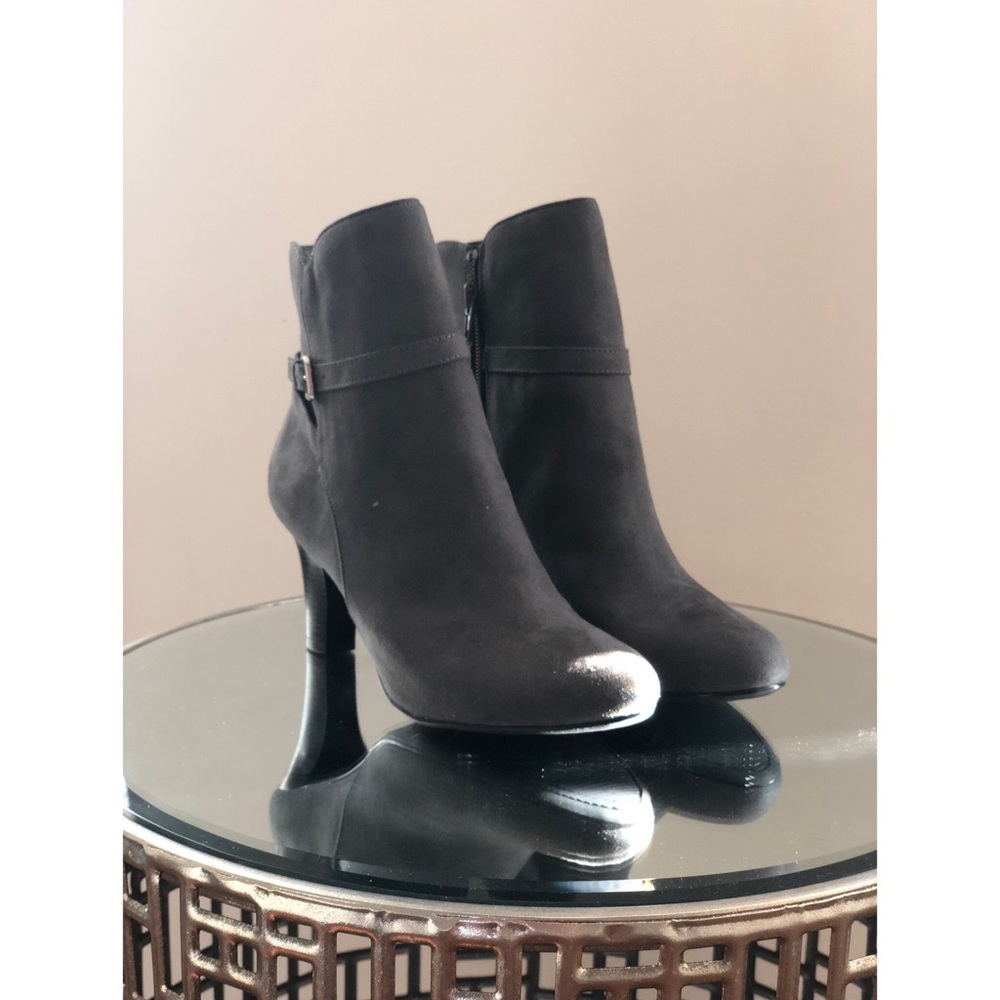 NWOT Grey Ankle Booties (Size 7)